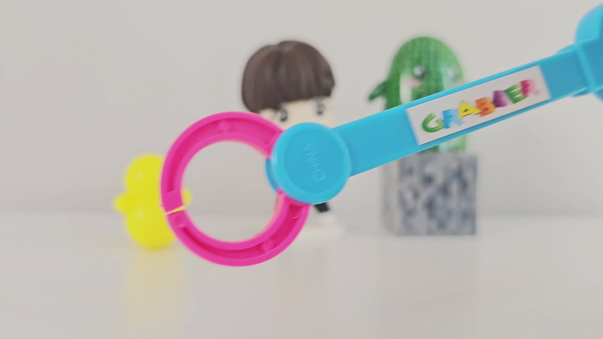party favor bags for kids, watch a video of a grabber